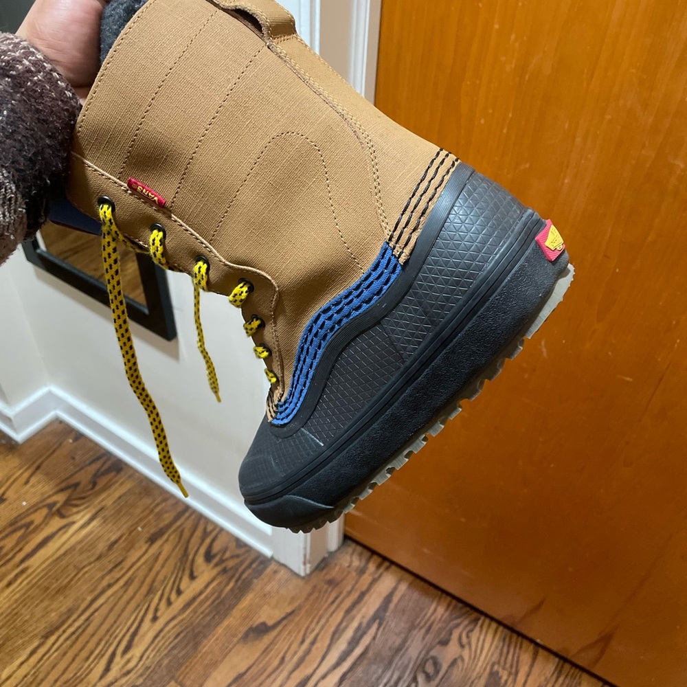 VANS NEW Standard V Snow MTE Boots brand new, wore them once,